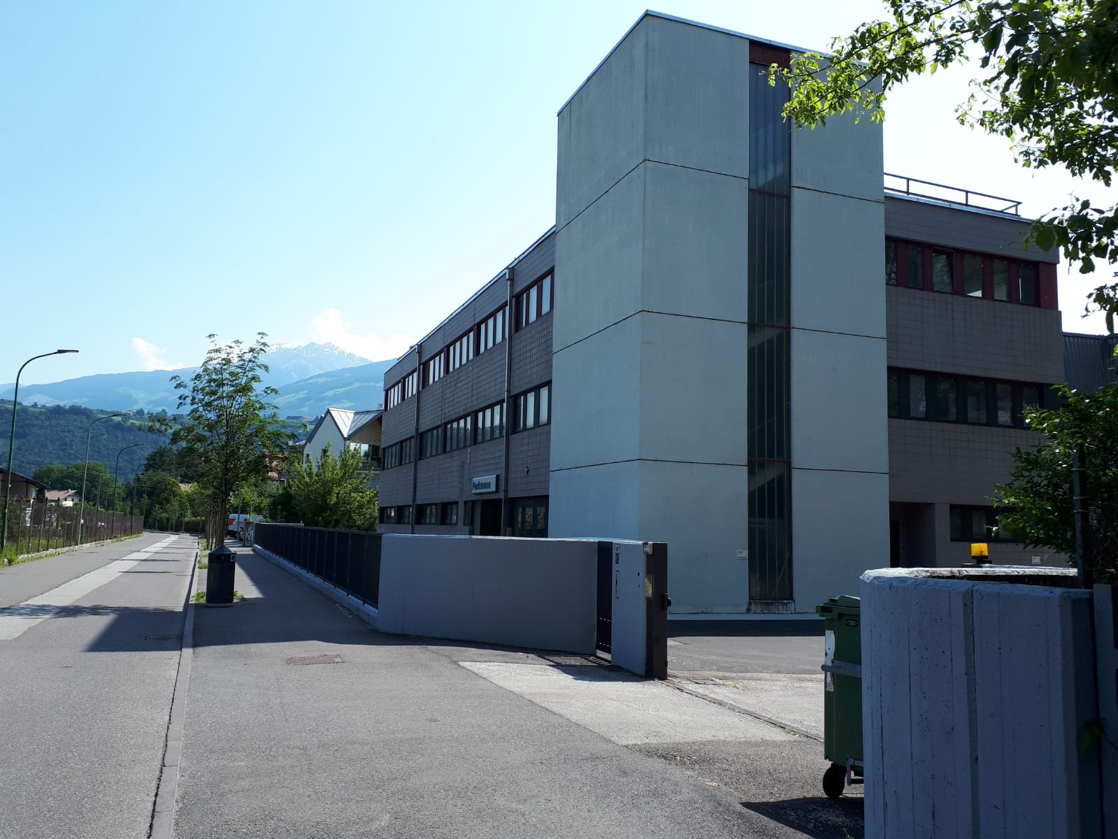 Gebäude der Garage Perkmann in Meran